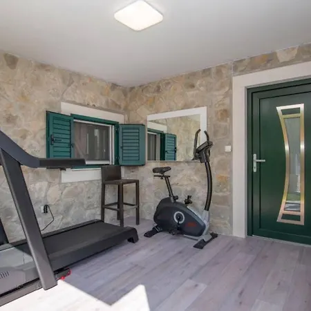 Ivandvor In Split By Guide *