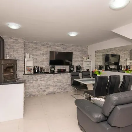 Ivandvor In Split By Guide Vila