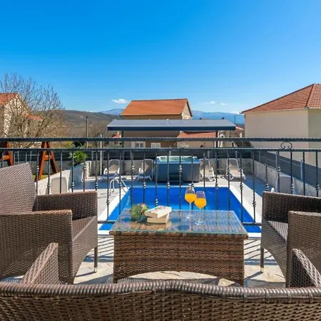 Ivandvor In Split By Guide * Radosic (Sinj)